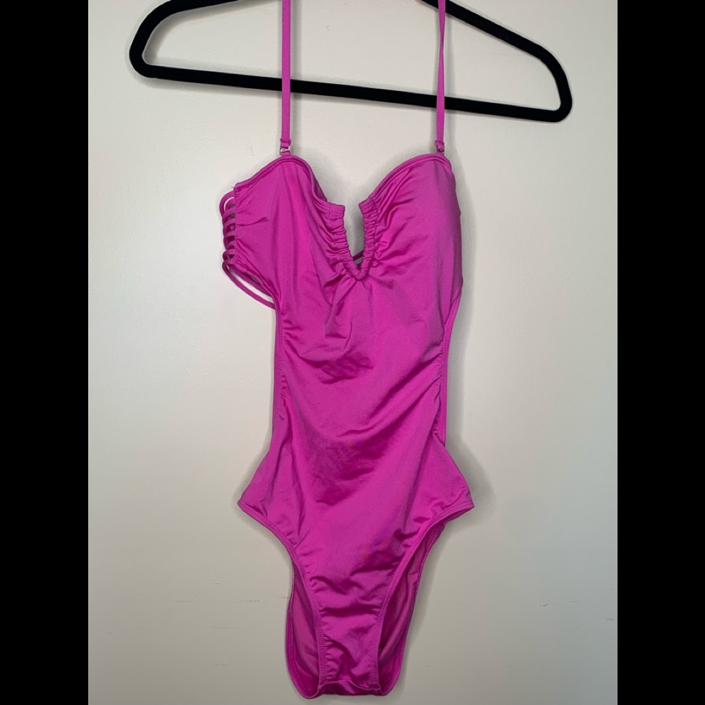 Cute!! One Piece Swimsuit. Size M